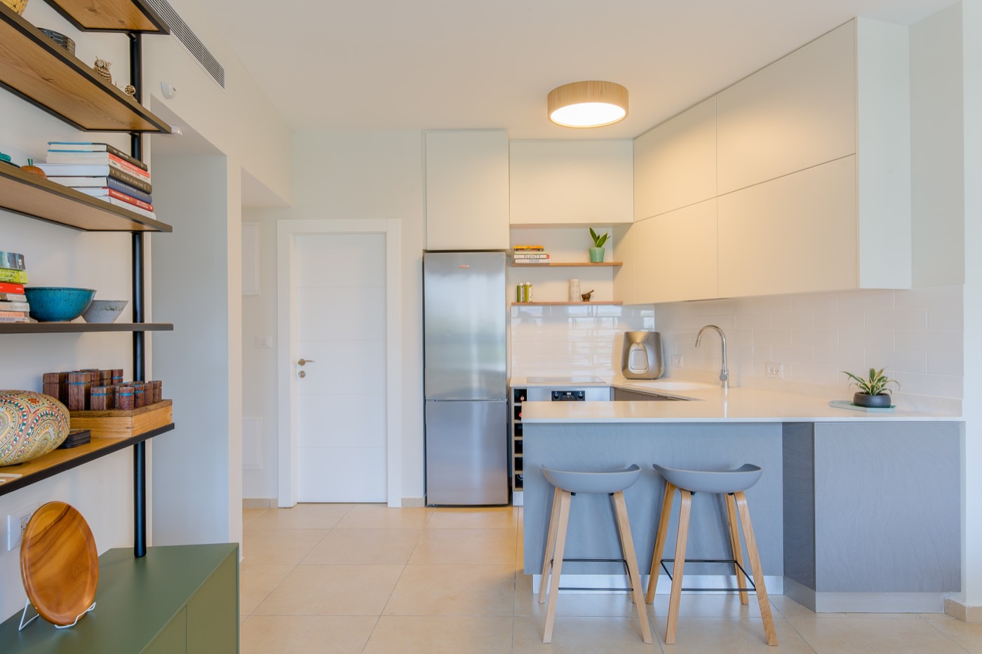 Green Lines Apartment, interior view 3