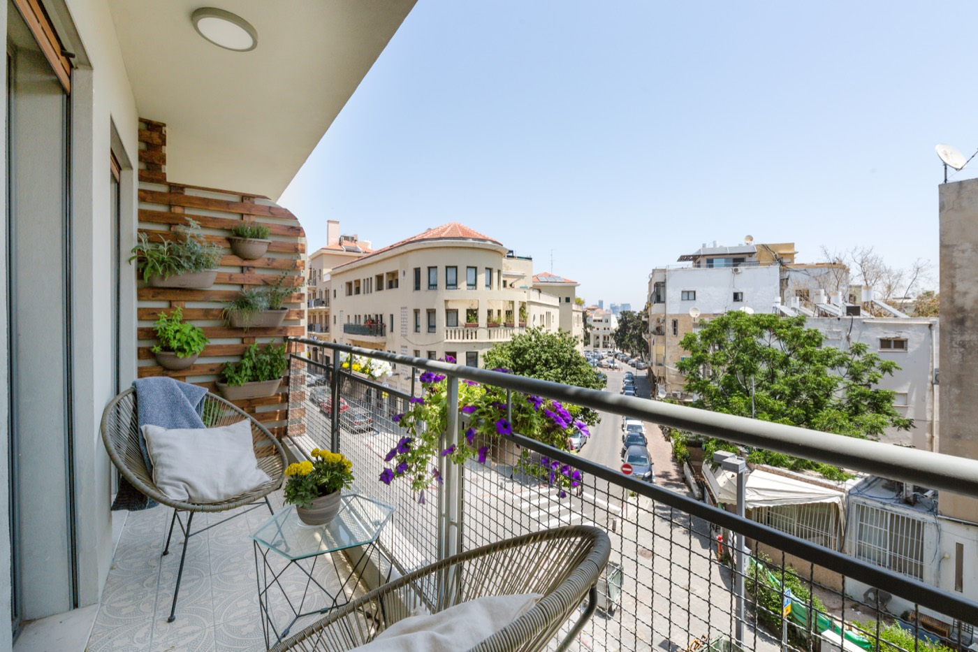 Green Lines Apartment, interior view 5