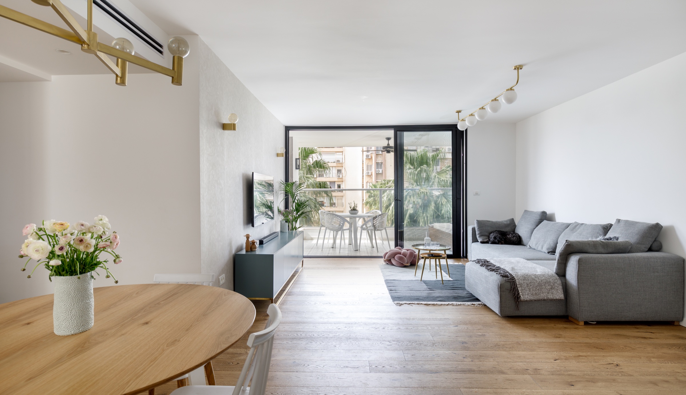 Apartment in Flow, view 1